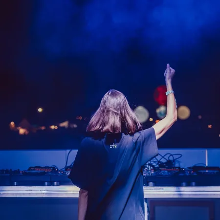 DJ
