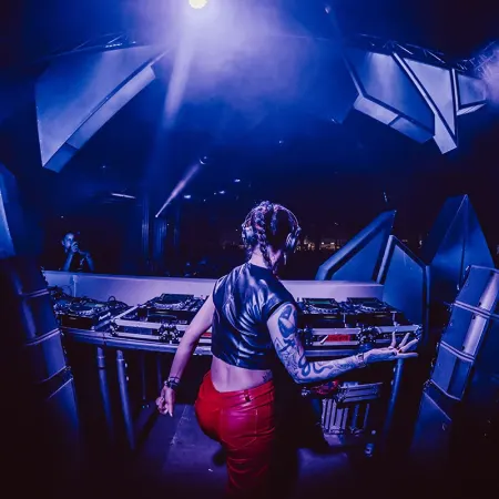 DJ