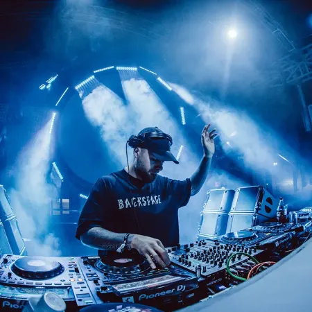 DJ